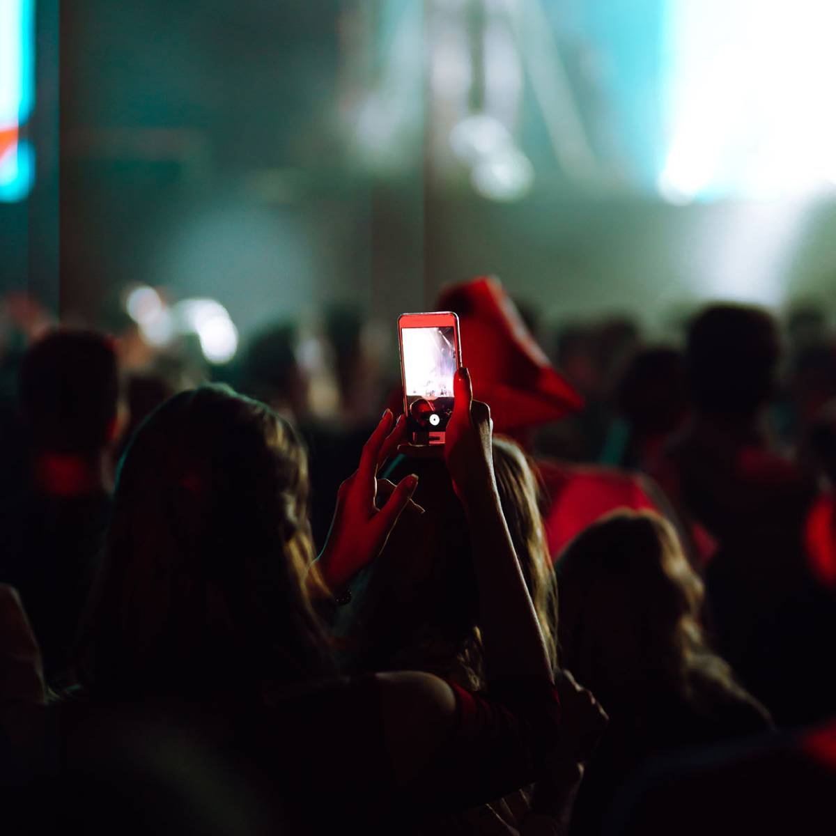 Use advanced mobile recording, fun concerts and beautiful lighting.Enjoy use of mobile photography.